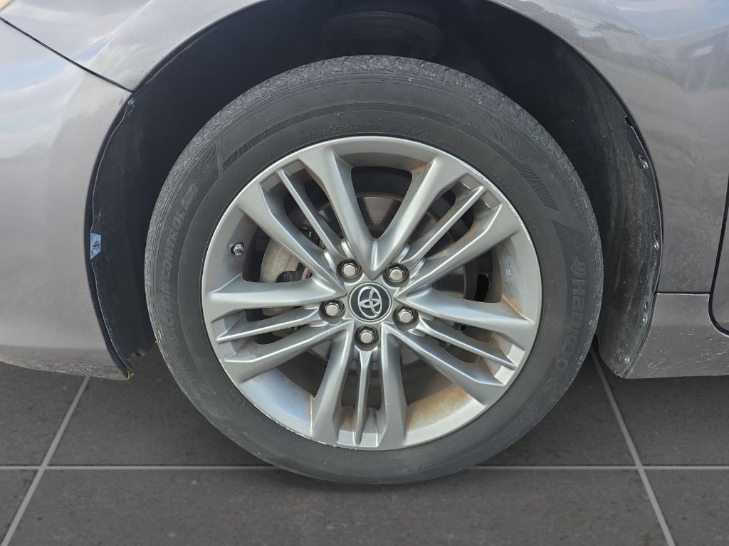 2017 Toyota Camry Image 9