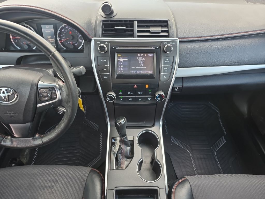 2017 Toyota Camry Image 10