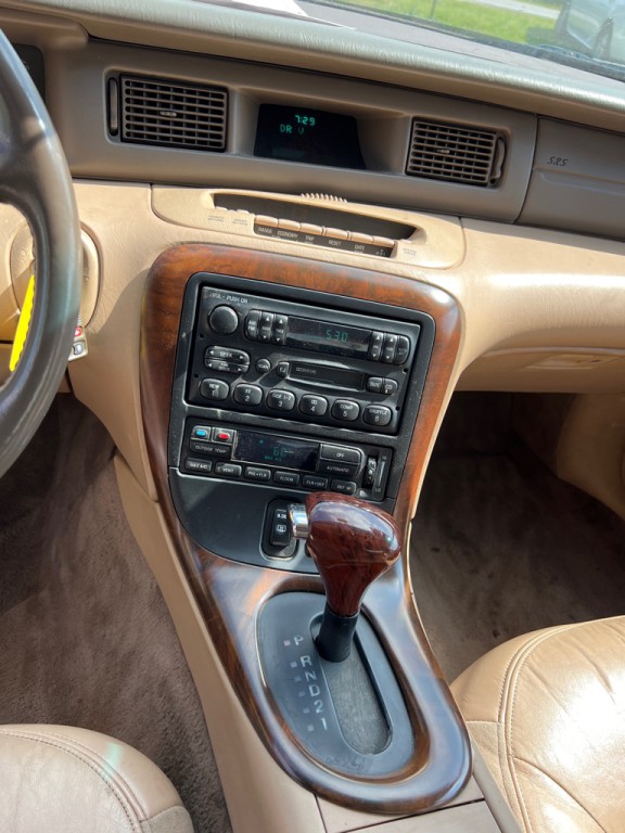 1998 Lincoln Mark VI Image 13