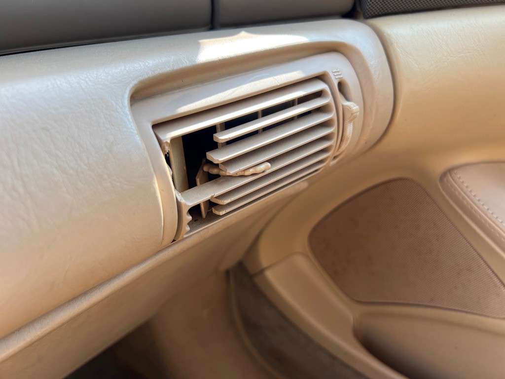 1998 Lincoln Mark VI Image 25