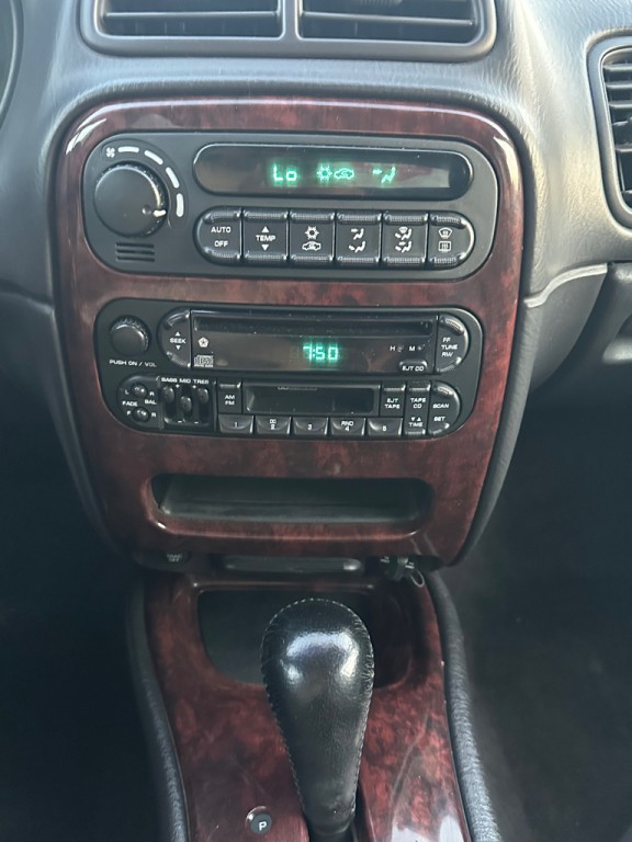 1999 Chrysler Concorde Image 12
