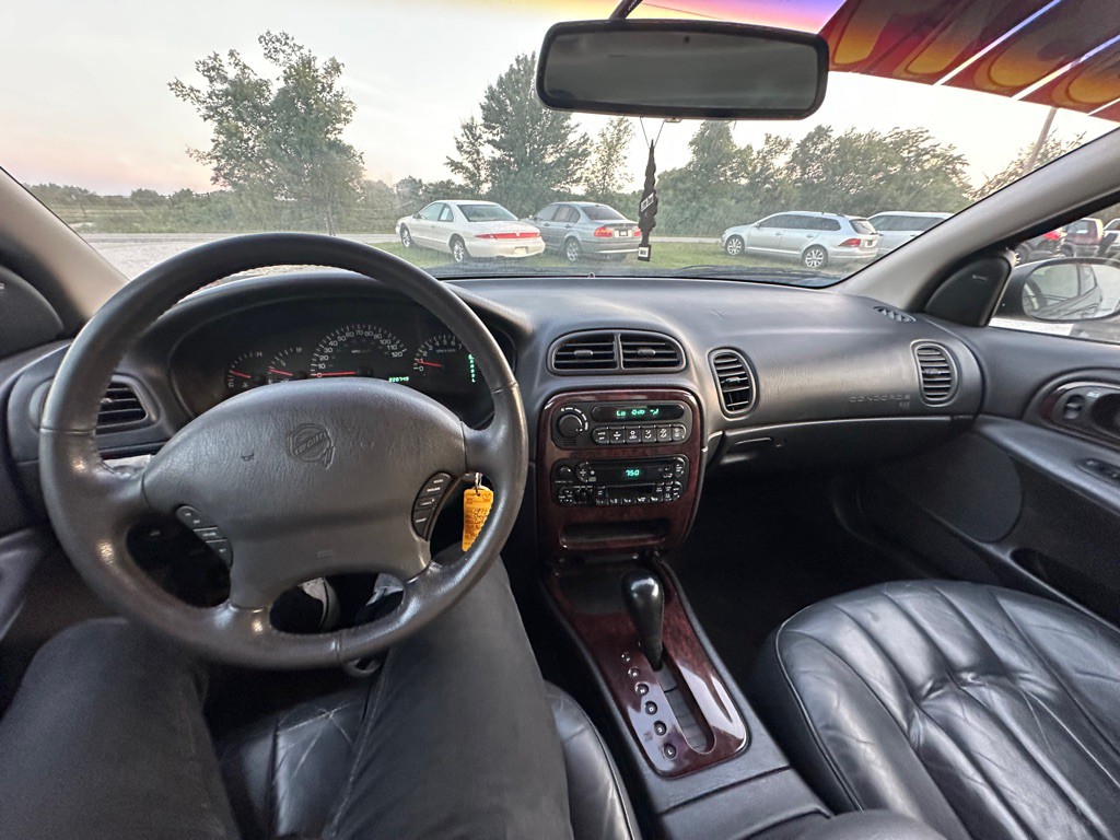 1999 Chrysler Concorde Image 13