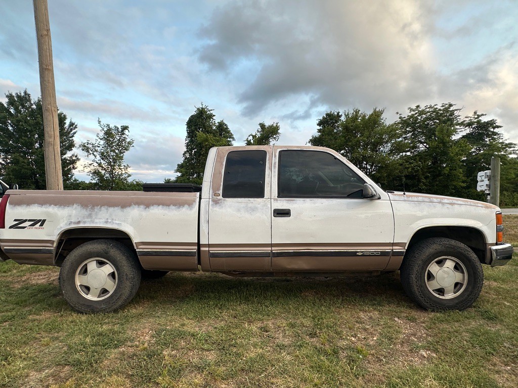 1998 Chevrolet C/K Image 2