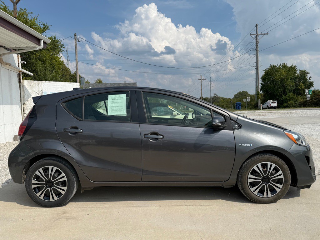 2015 Toyota Prius Image 8