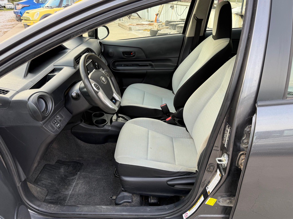 2015 Toyota Prius Image 10