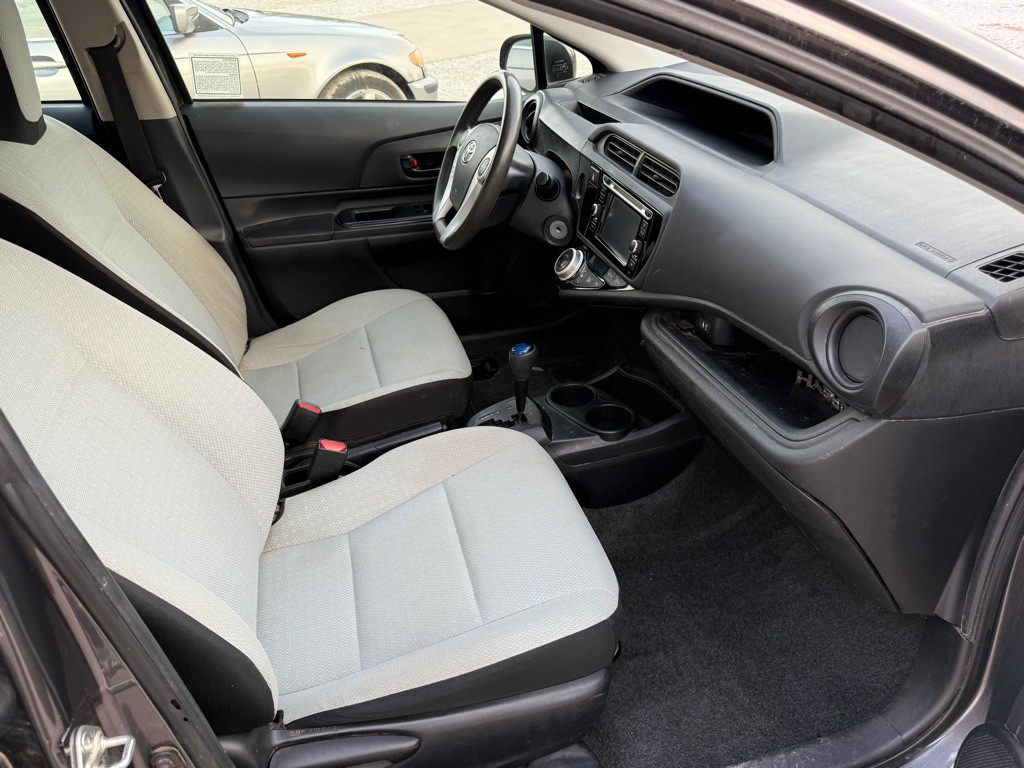2015 Toyota Prius Image 11
