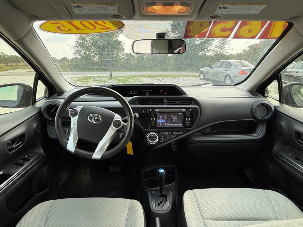 2015 Toyota Prius Image 12