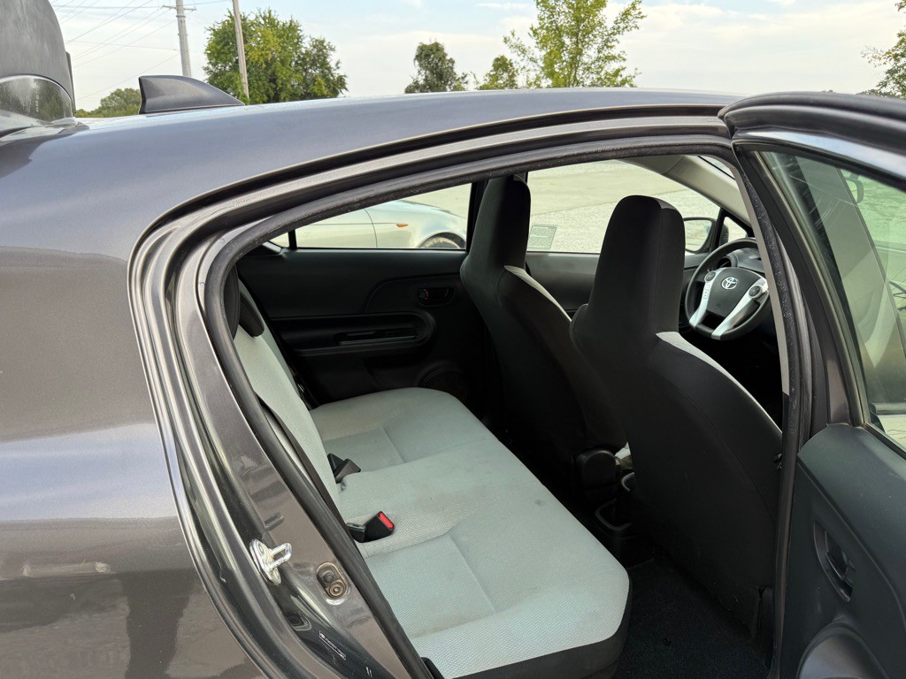 2015 Toyota Prius Image 13