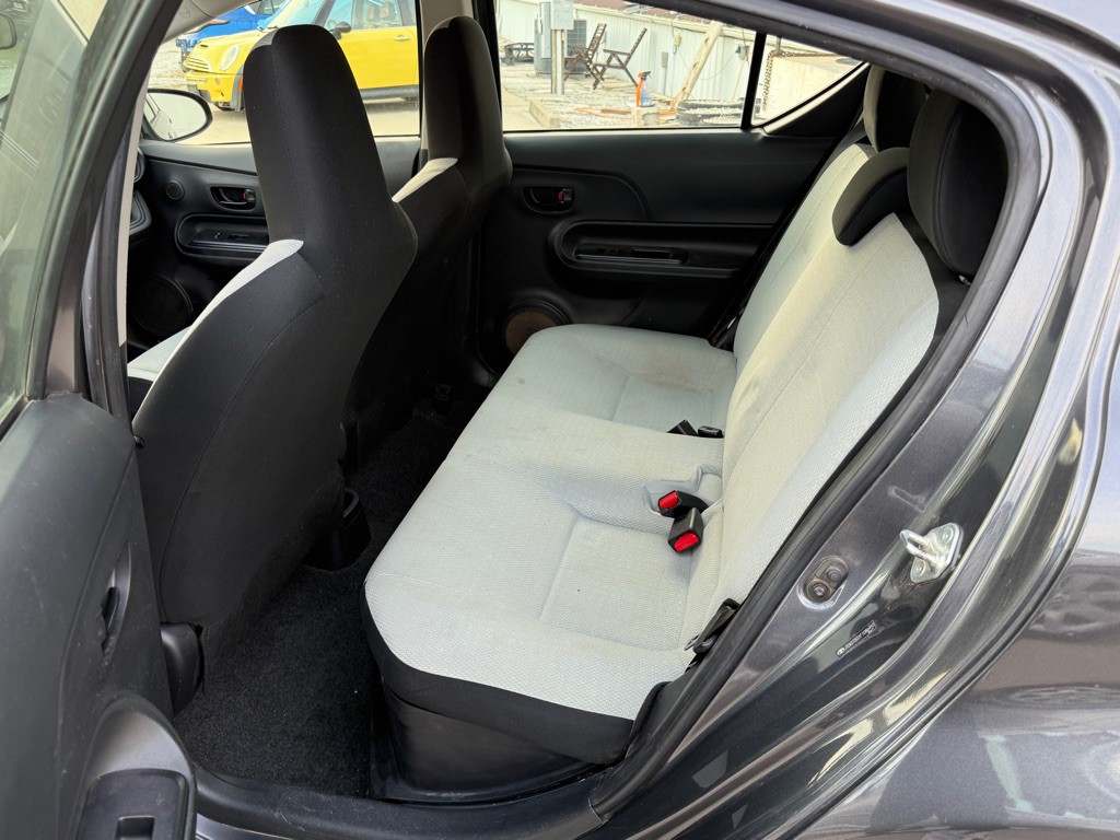 2015 Toyota Prius Image 14