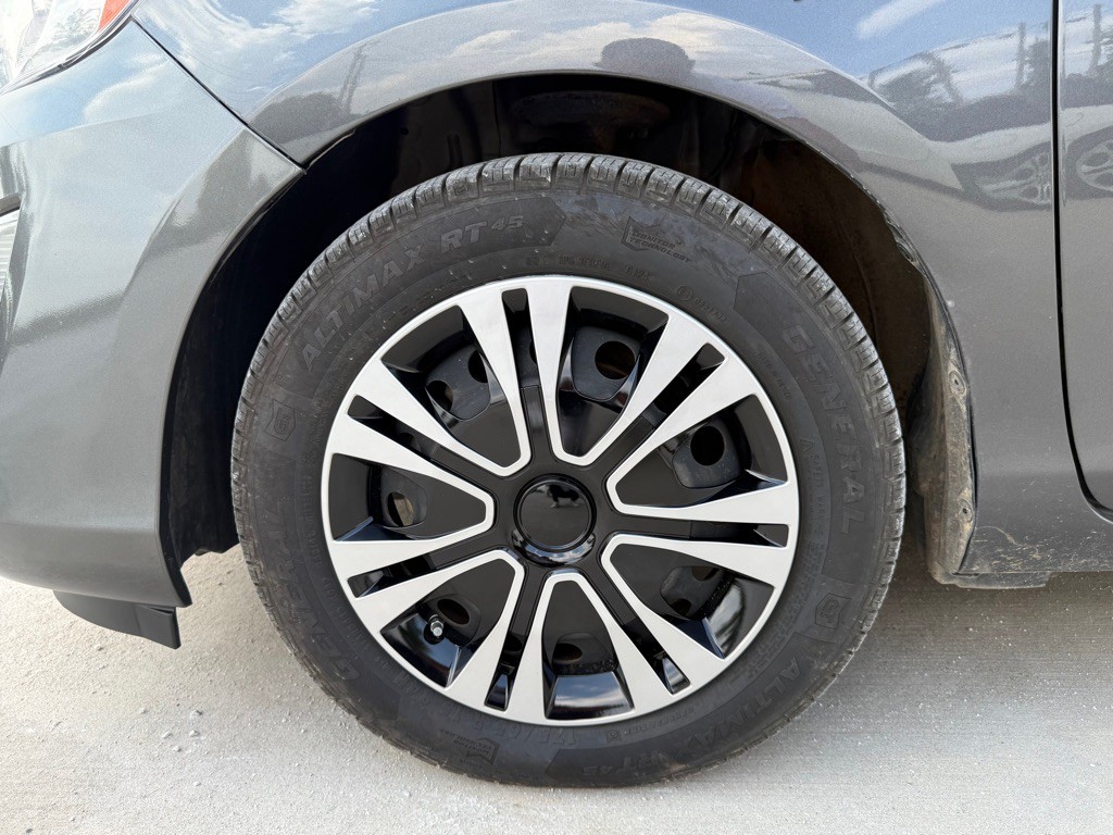 2015 Toyota Prius Image 15