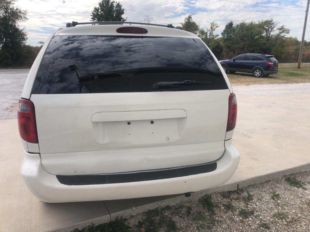 2005 Chrysler Town & Country Image 6