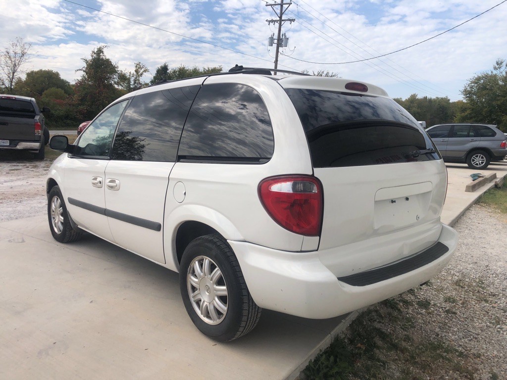 2005 Chrysler Town & Country Image 7