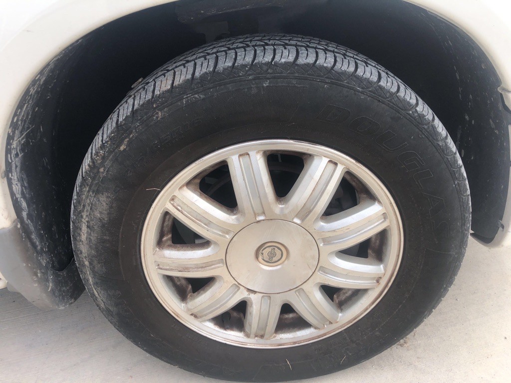 2005 Chrysler Town & Country Image 14