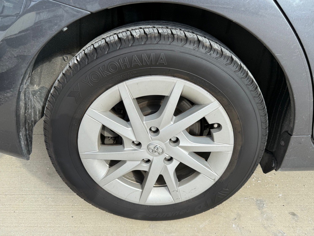 2014 Toyota Prius Image 18