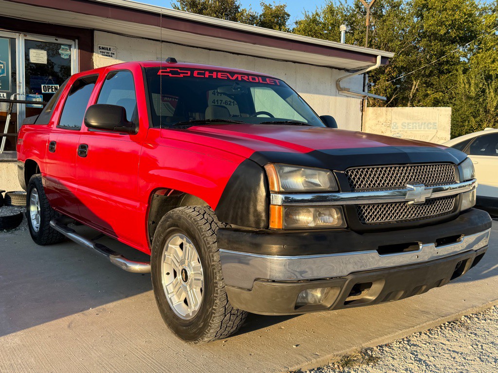2004 Chevrolet Avalanche Image 2