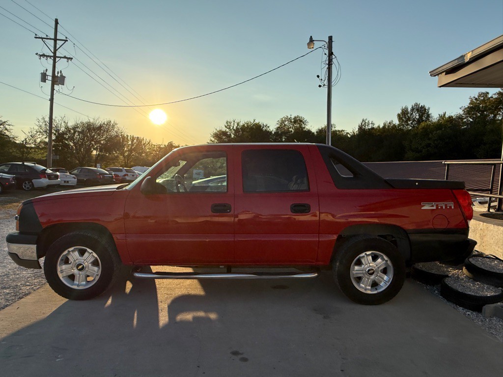 2004 Chevrolet Avalanche Image 4