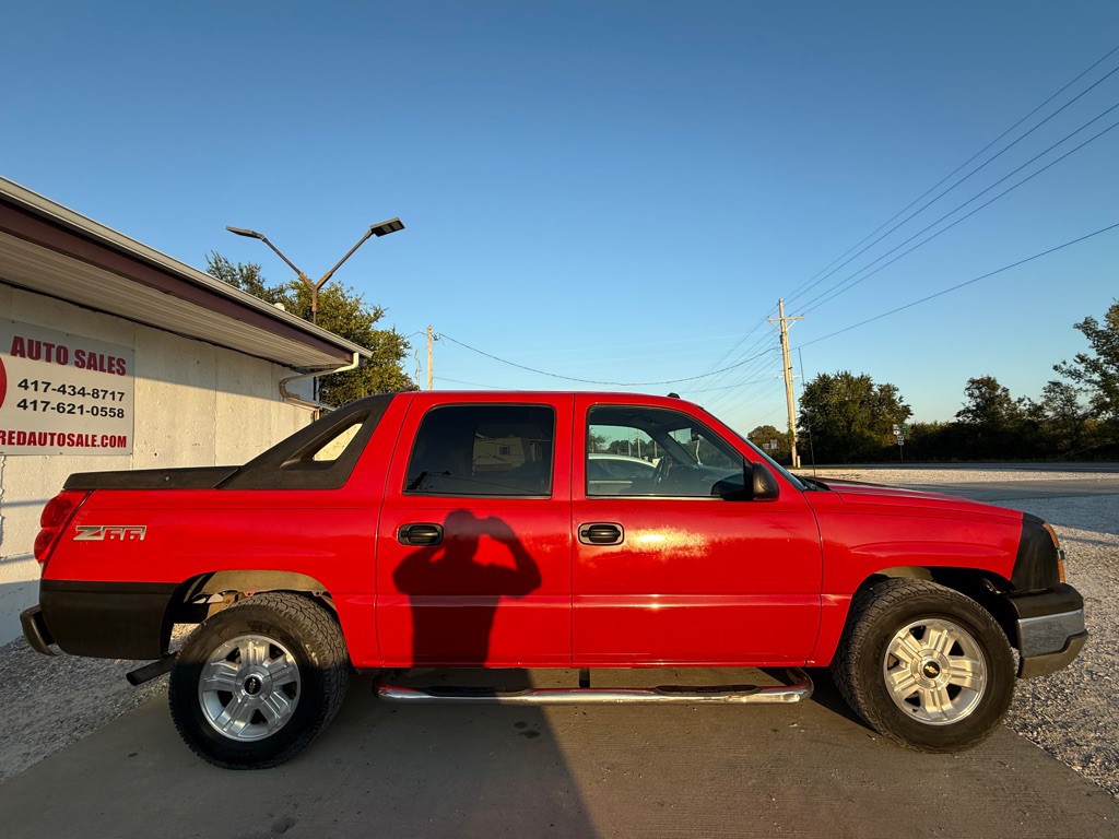 2004 Chevrolet Avalanche Image 5