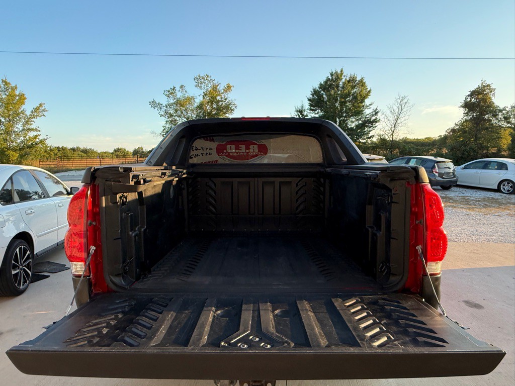 2004 Chevrolet Avalanche Image 7