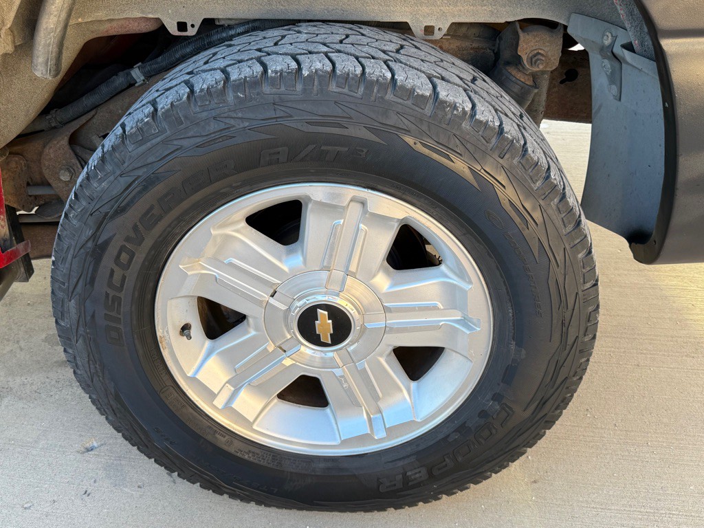 2004 Chevrolet Avalanche Image 8