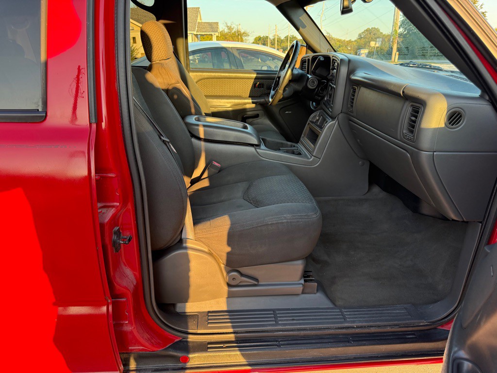 2004 Chevrolet Avalanche Image 11