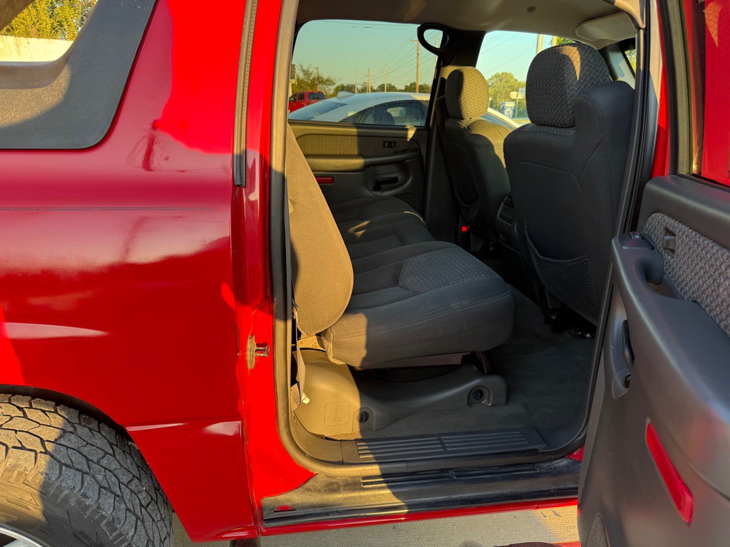 2004 Chevrolet Avalanche Image 12