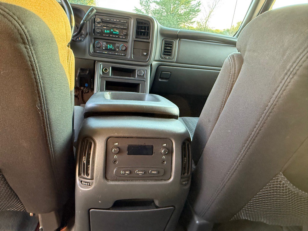 2004 Chevrolet Avalanche Image 15
