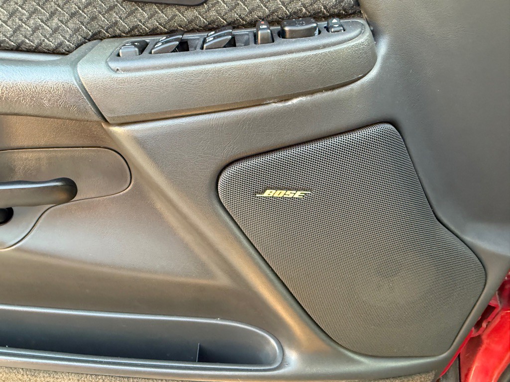 2004 Chevrolet Avalanche Image 17