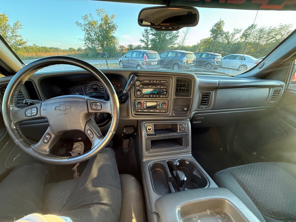 2004 Chevrolet Avalanche Image 18
