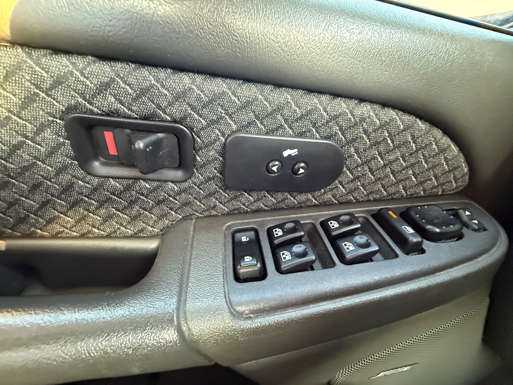 2004 Chevrolet Avalanche Image 19