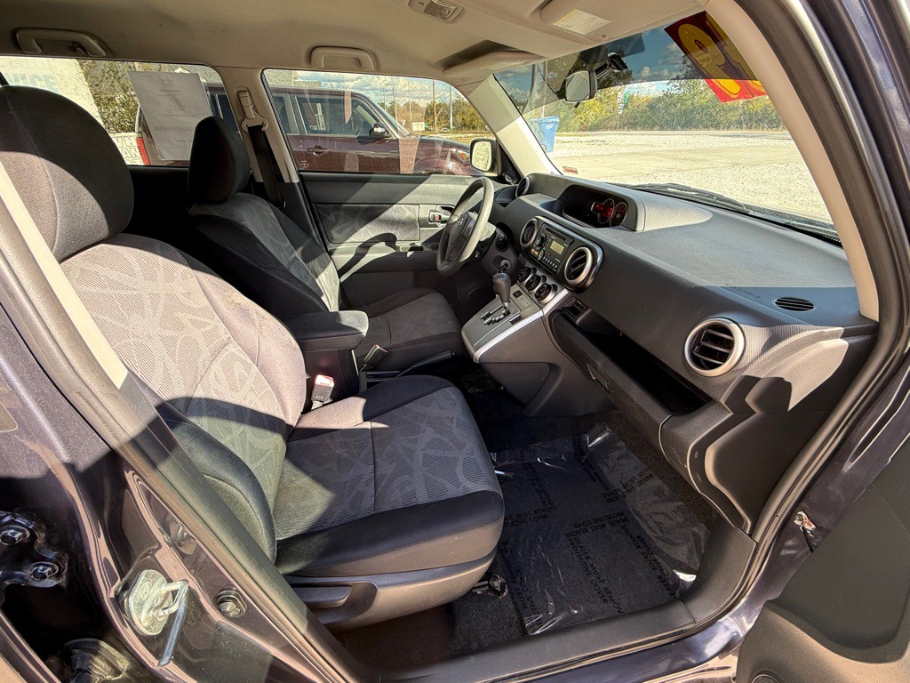 2012 Scion xB Image 16