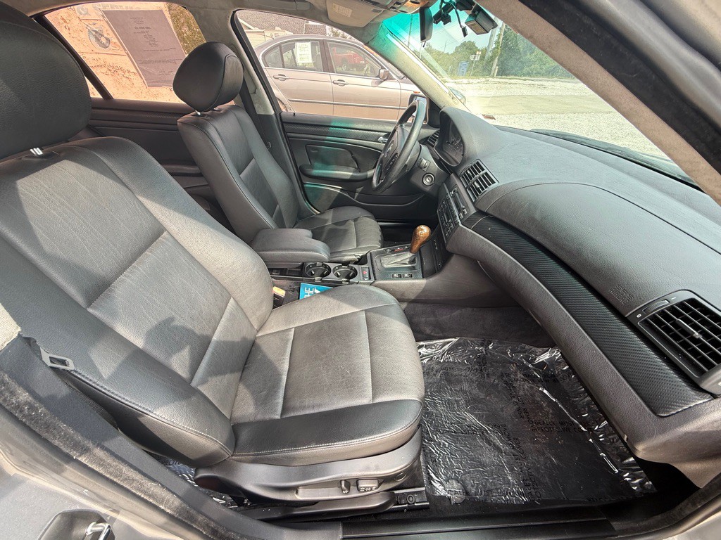 2004 BMW 3 Series Image 9