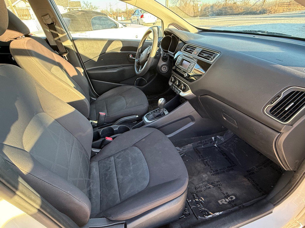2016 Kia Rio Image 12