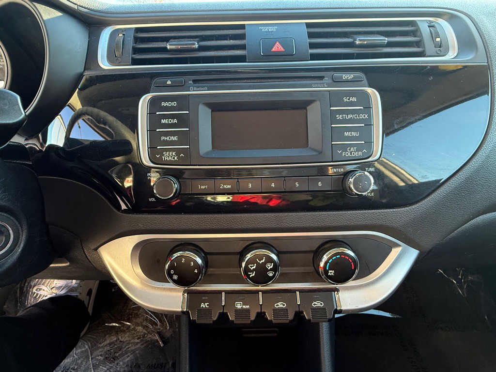 2016 Kia Rio Image 16