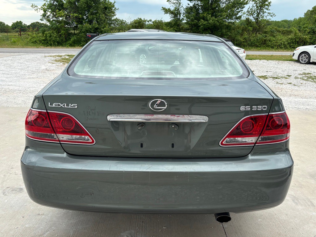 2005 Lexus ES Image 8