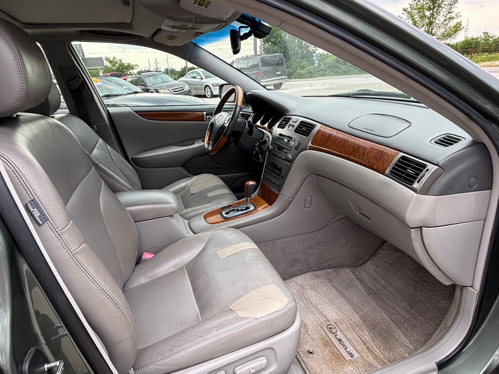 2005 Lexus ES Image 11