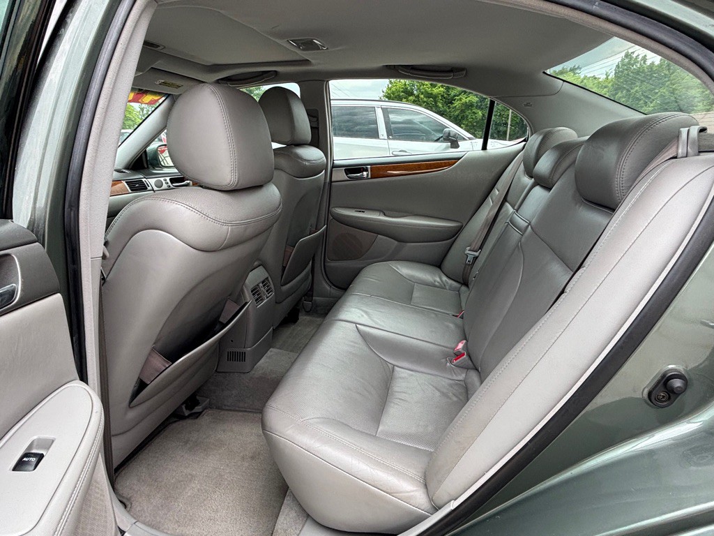 2005 Lexus ES Image 12