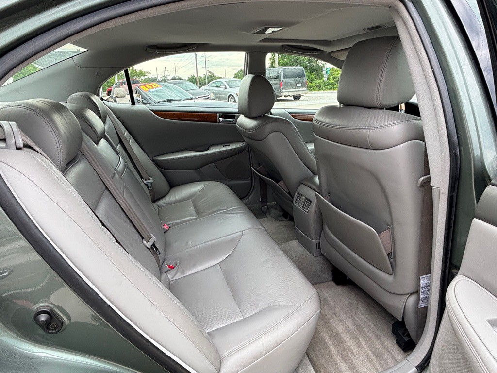 2005 Lexus ES Image 13