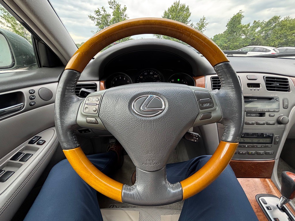2005 Lexus ES Image 16