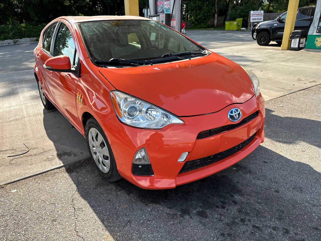 2013 Toyota Prius Image 2