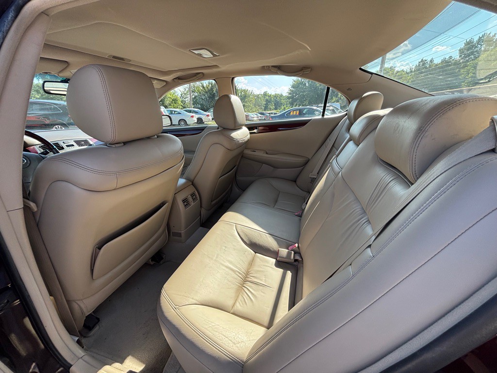 2004 Lexus ES Image 10