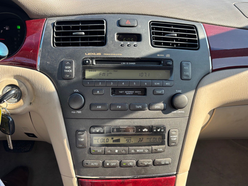 2004 Lexus ES Image 15