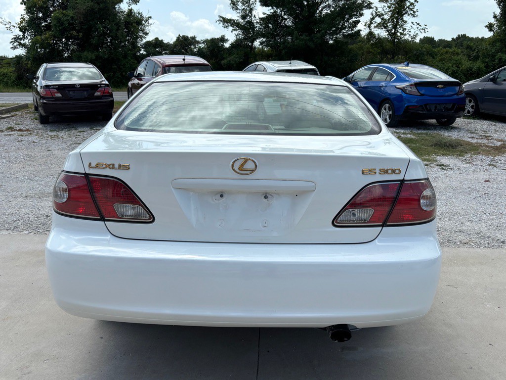 2003 Lexus ES Image 8