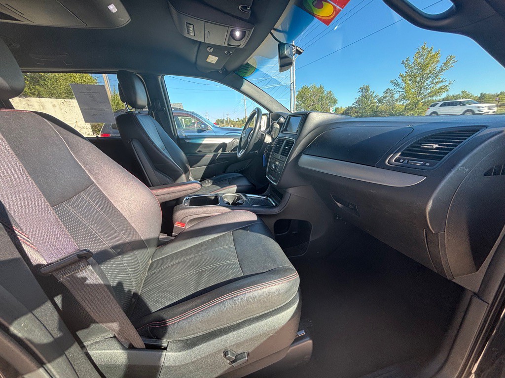 2017 Dodge Grand Caravan Image 10