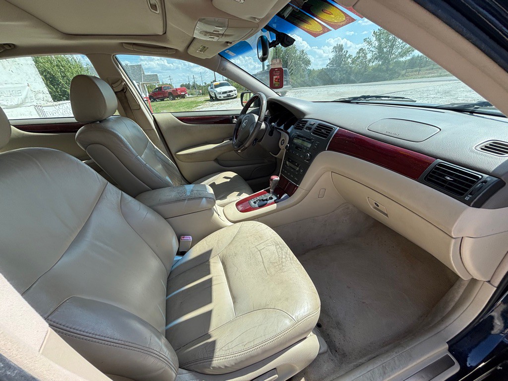 2002 Lexus ES Image 11