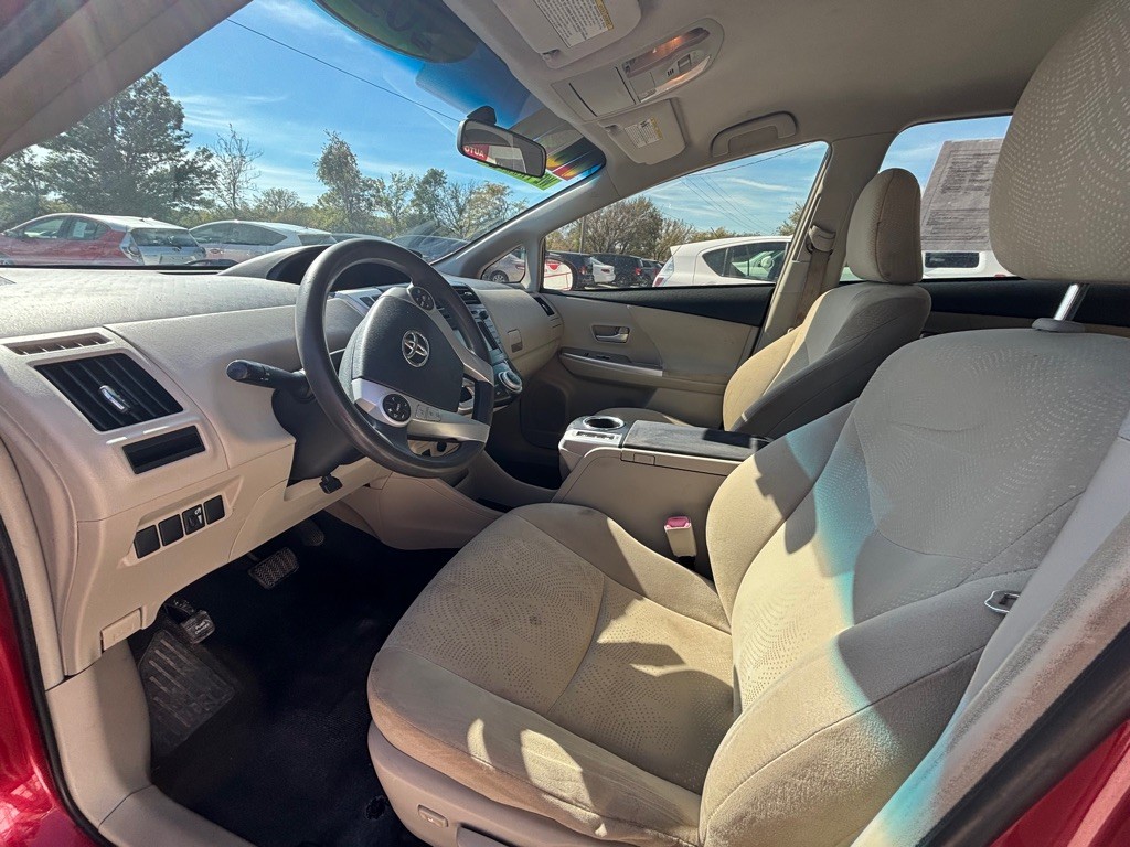 2013 Toyota Prius Image 9