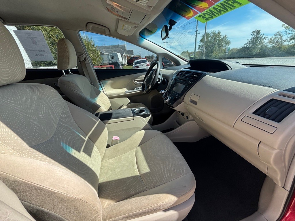 2013 Toyota Prius Image 10