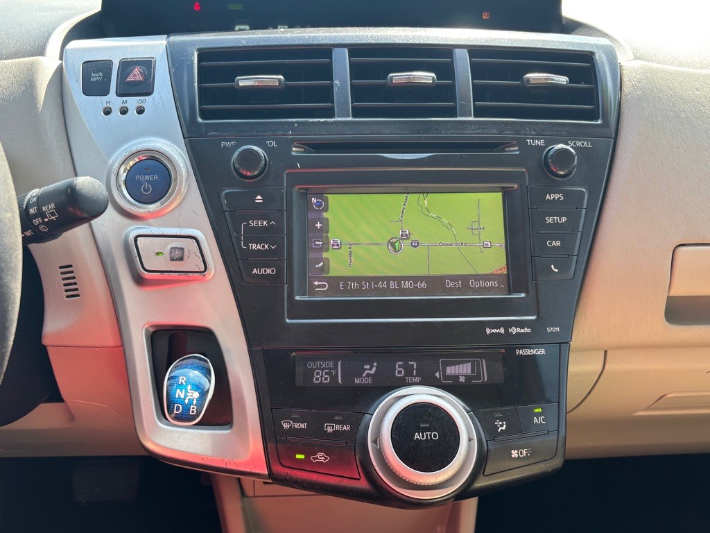 2013 Toyota Prius Image 15