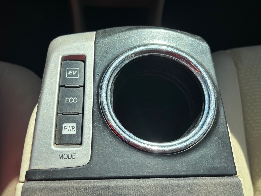 2013 Toyota Prius Image 17