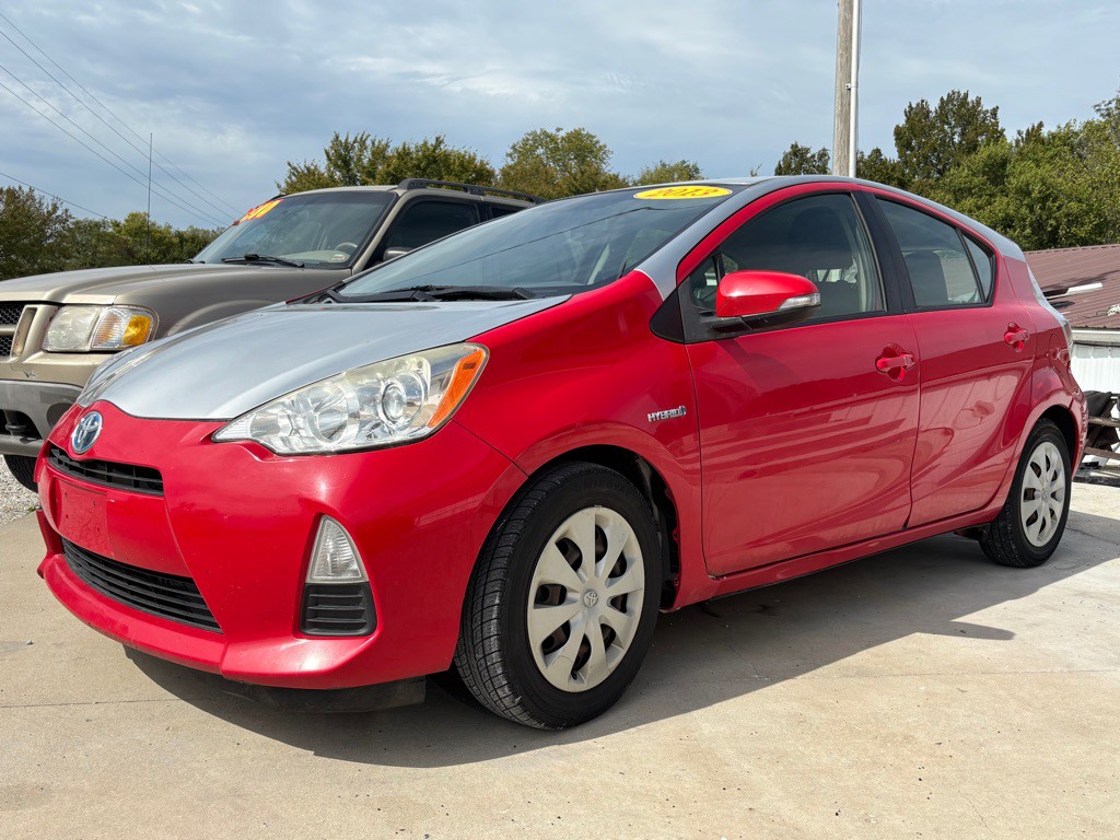 2013 Toyota Prius Image 1