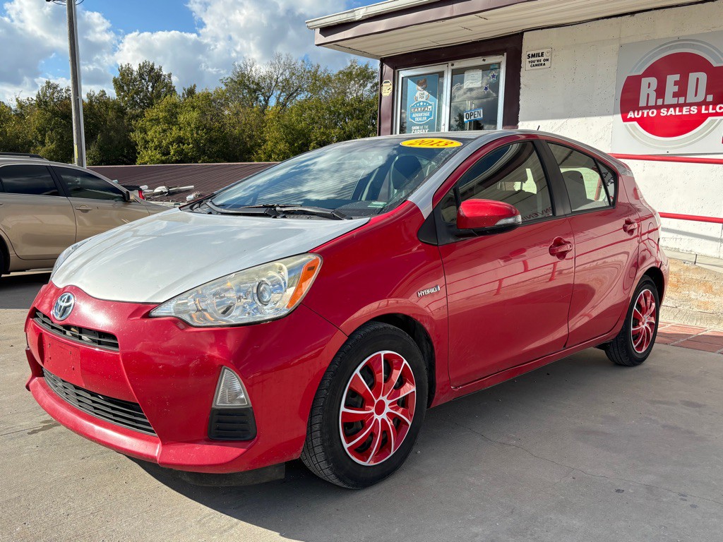 2013 Toyota Prius Image 2